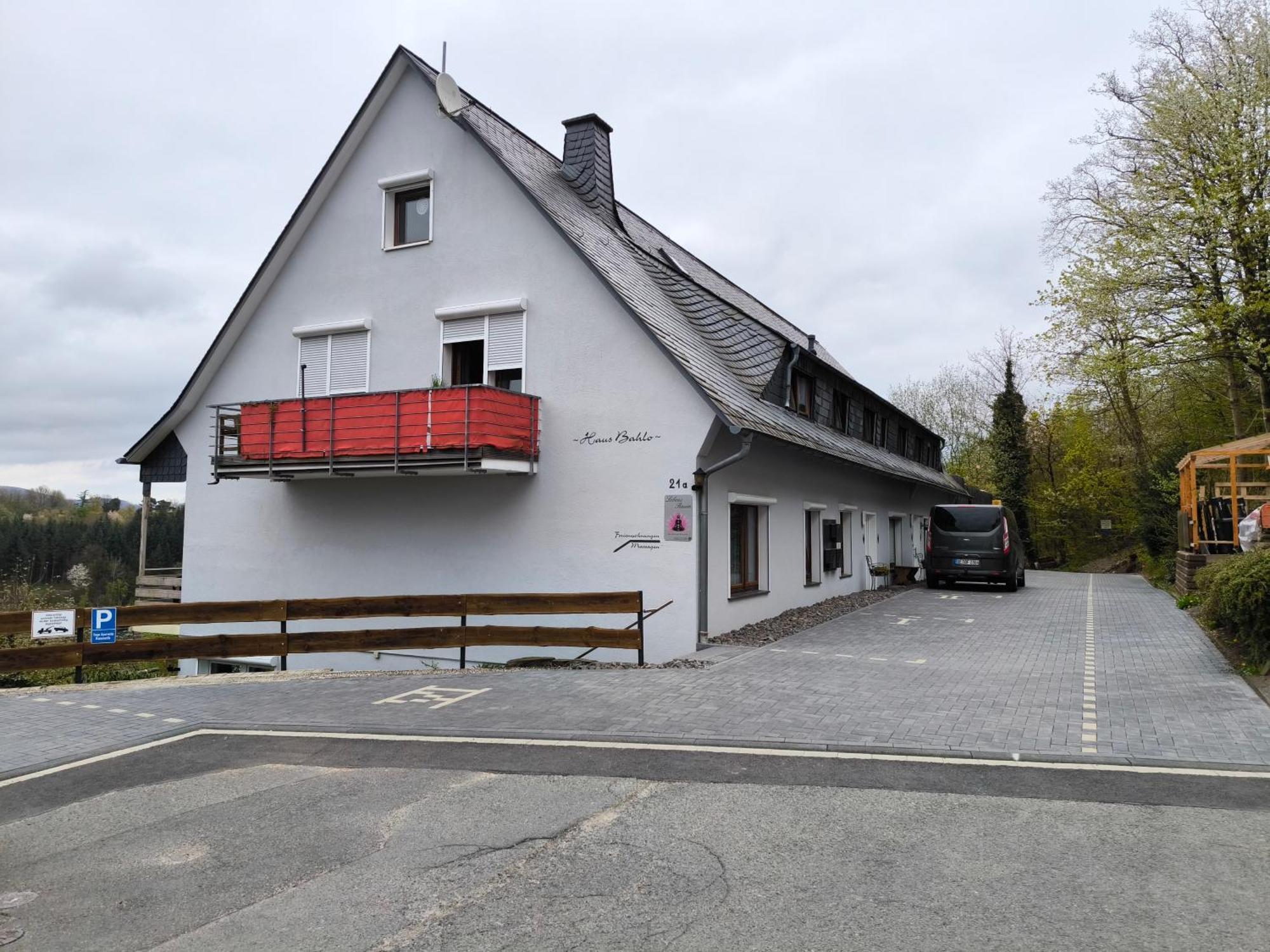Haus Bahlo - Ferienwohnungen Attendorn Exterior foto